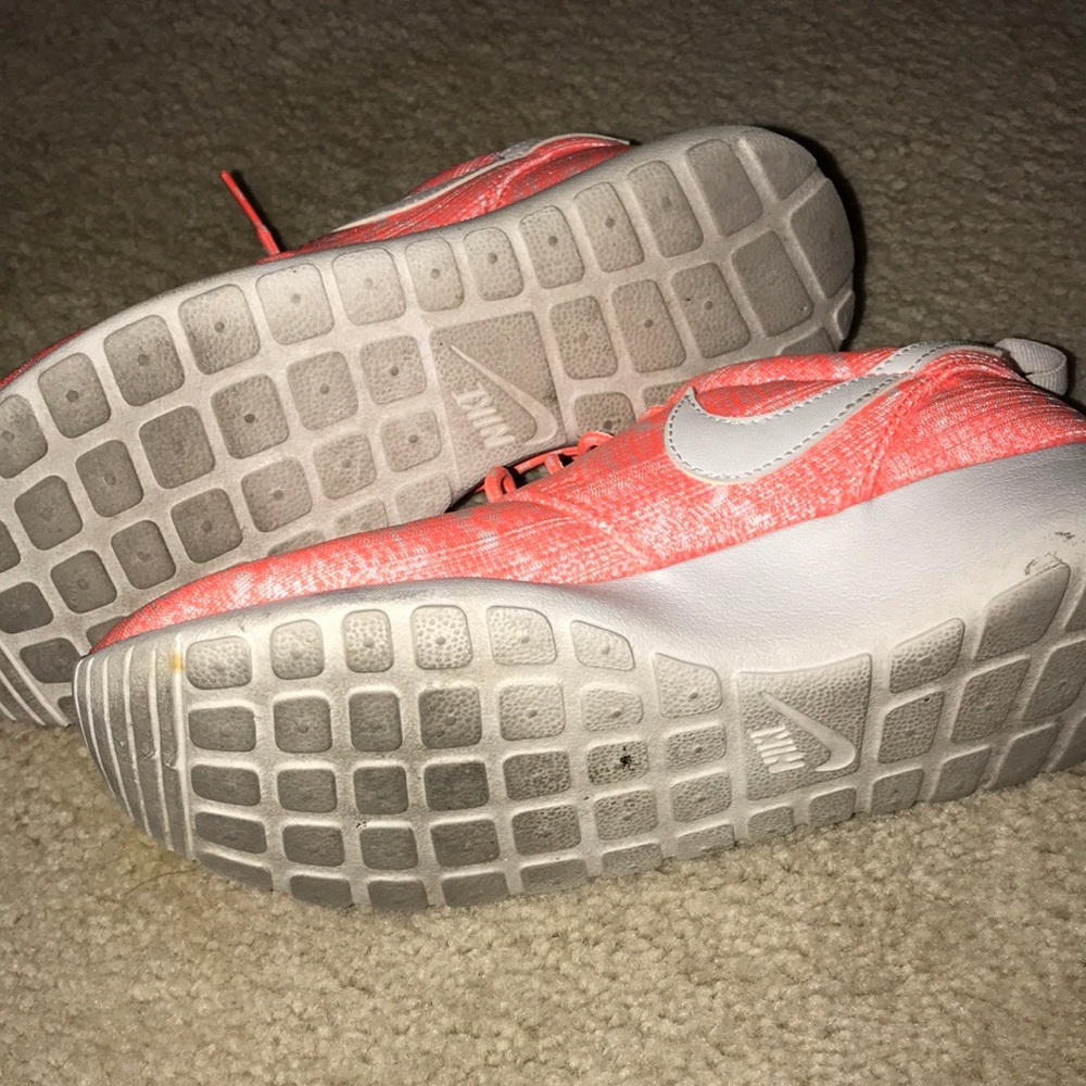 Nike Roche - Picture 3 of 3